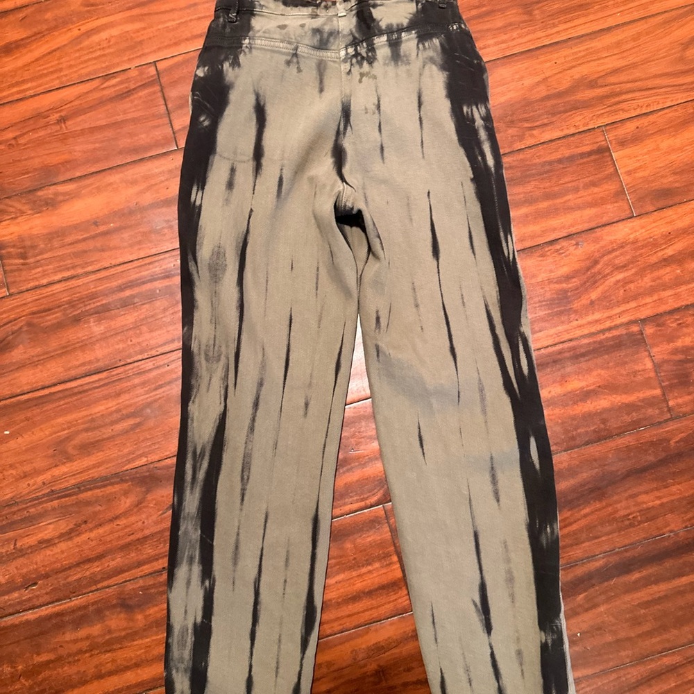 Stylish Green and Black Tie-Dye Women Jeans - Picture 13 of 15